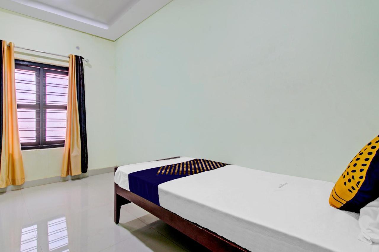 Spot On 73862 Jaya Tourist Home Varkala Buitenkant foto